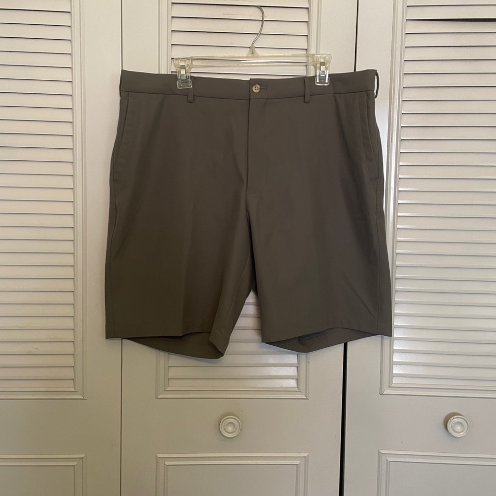 NWOT Peter millar golf shorts 38